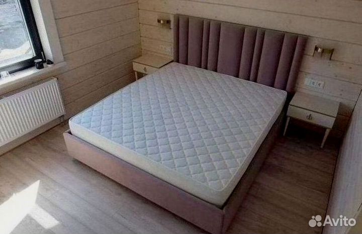 Белая кровать