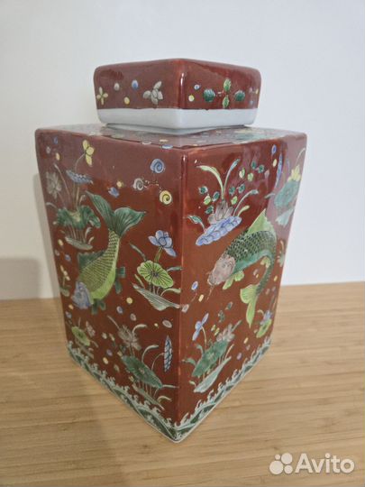 Китайская ваза с крышкой