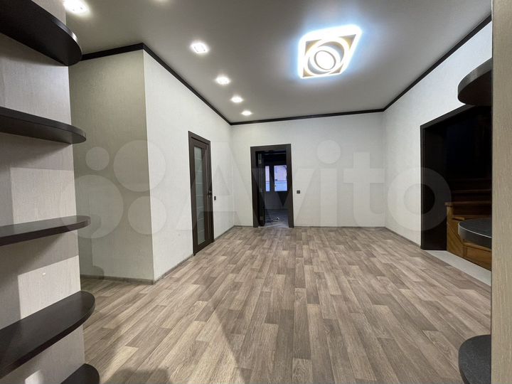 Коттедж 185 м² на участке 4 сот.