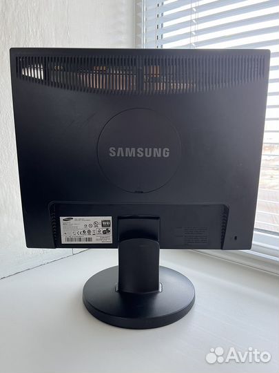 Монитор Samsung SyncMaster 943n, 19