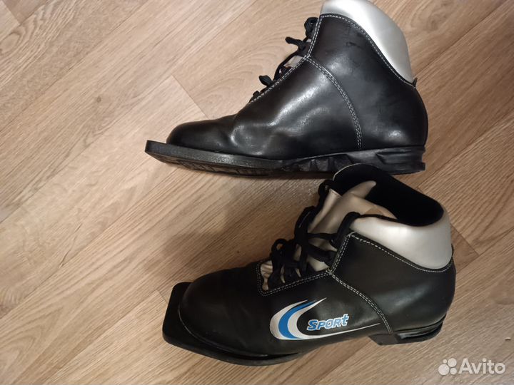 Лыжи беговые с ботинками 40