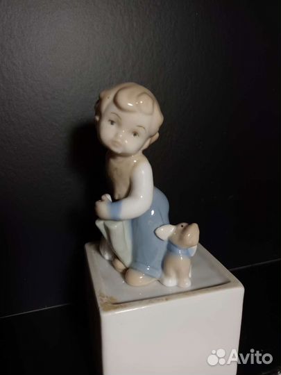 Статуэтка фарфор