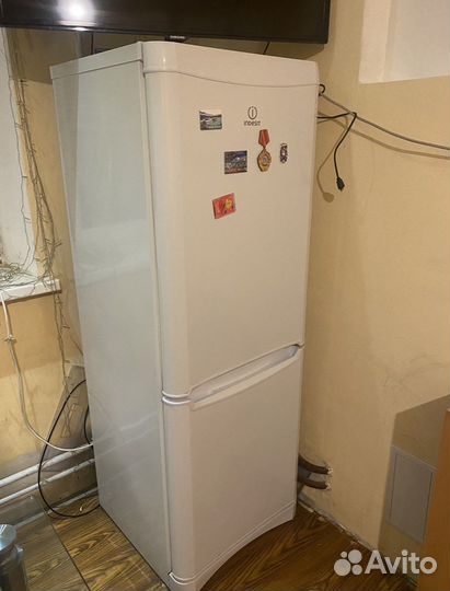Холодильник Indesit
