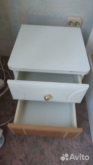 Кровать, шкаф, трюмо, тумбочки