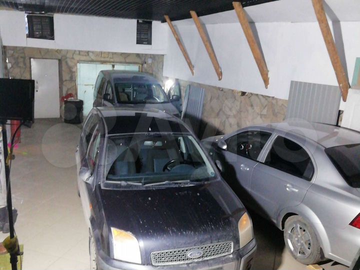 Гараж, > 30 м²