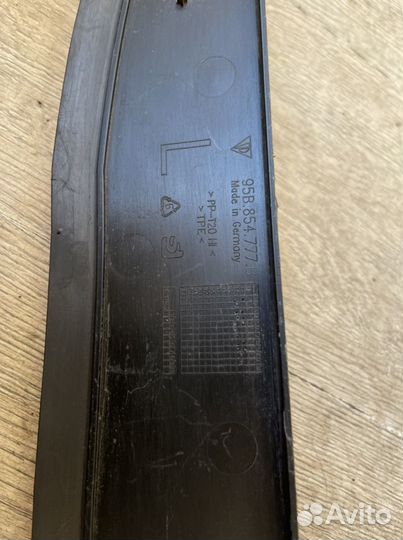95b854777 пыльник переднего крыла левого porsche m