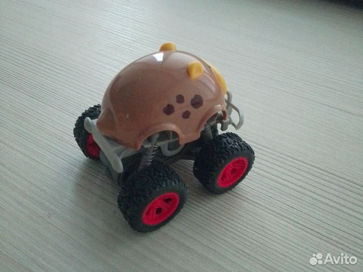 Машинка игрушечная