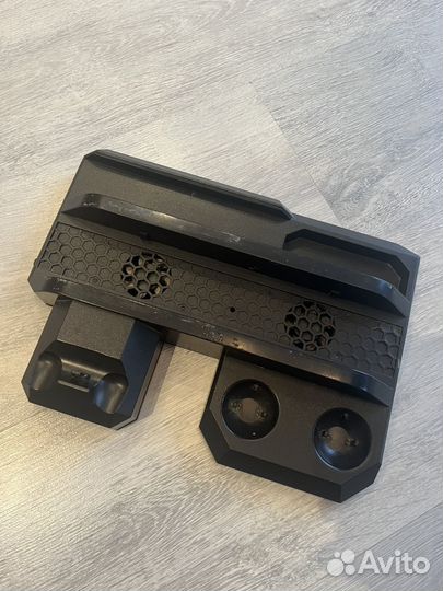 Подставка Dobe TP4-888 для PS4 с зарядкой и охлажд