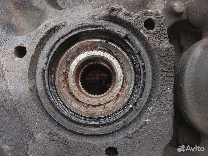 Ступица передняя левая Chevrolet Suburban GMT400