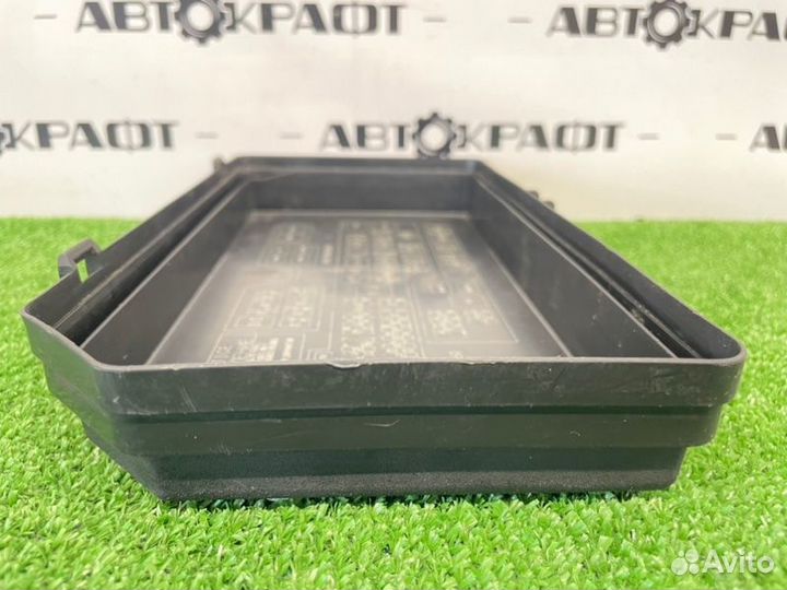 Крышка блока предохранителей Toyota Land Cruiser