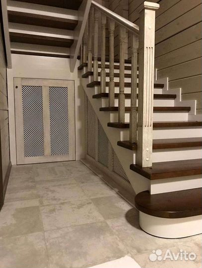 Лестница с площадкой на второй этаж