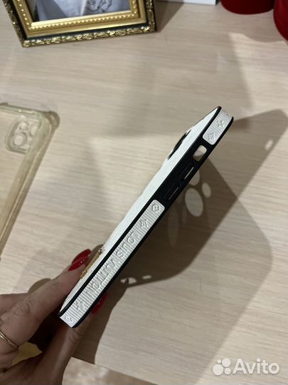Чехолы на iPhone13