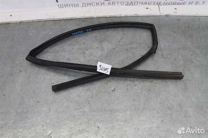 Уплотнитель стекла двери задней левой Nissan Sent
