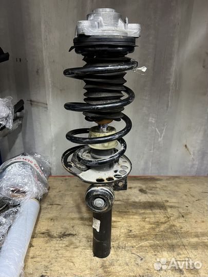 Стойка передняя правая BMW X3 G01 G02 M40iX M40dX