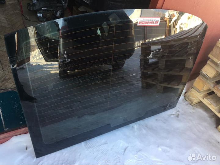 Стекло заднее Volkswagen Jetta 5