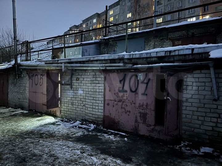 Гараж, > 30 м²