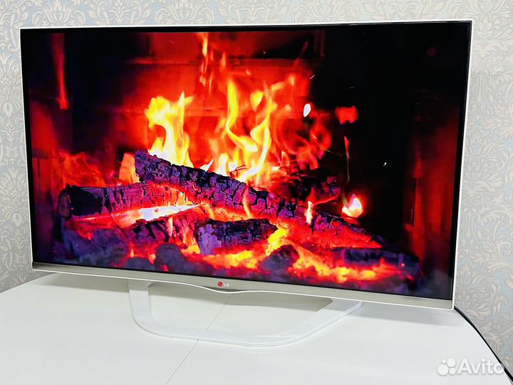 Безрамочный LG 42LA667V SmartTV