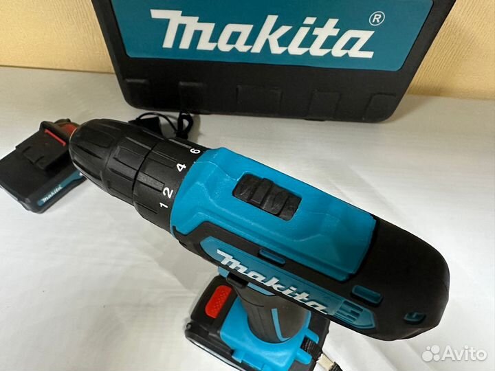 Шуруповерт Makita с набором оснаски