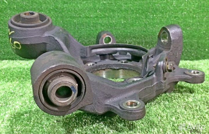 Цапфа задняя правая Mitsubishi Pajero 3 V65W 6G74