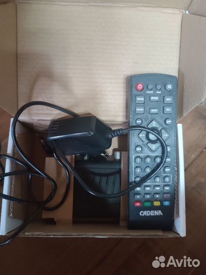Цифровой эфирный приёмник cadena CDT-1712