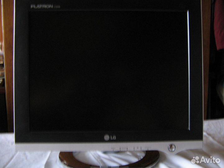 Монитор LG Flatron L1520B