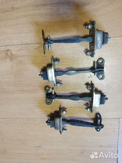 Ограничители дверей Тойота Авенсис 1 Т 220