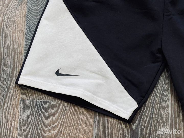 Спортивный костюм Nike чёрный с белым