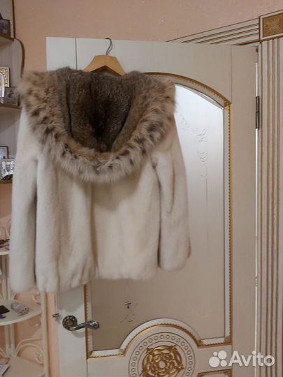 Норковый полушубок с капюшоном