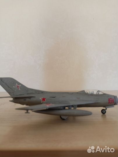 Модель самолёта миг-19 масштаб 1/72