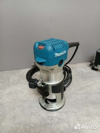 Новый Фрезер Makita RT0700CX2