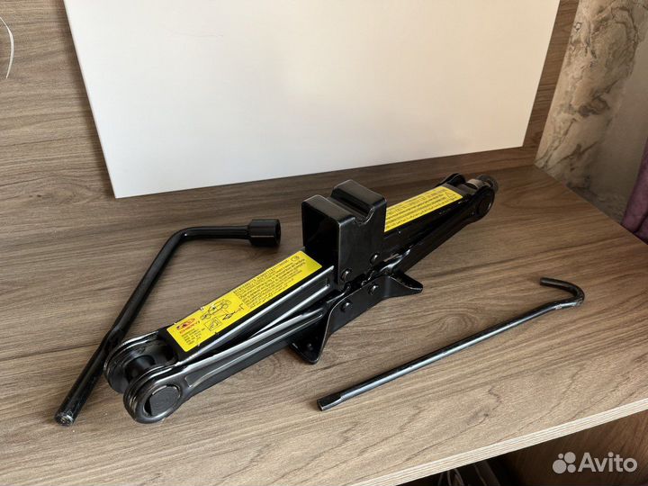 Домкрат ромбический 1200 кг