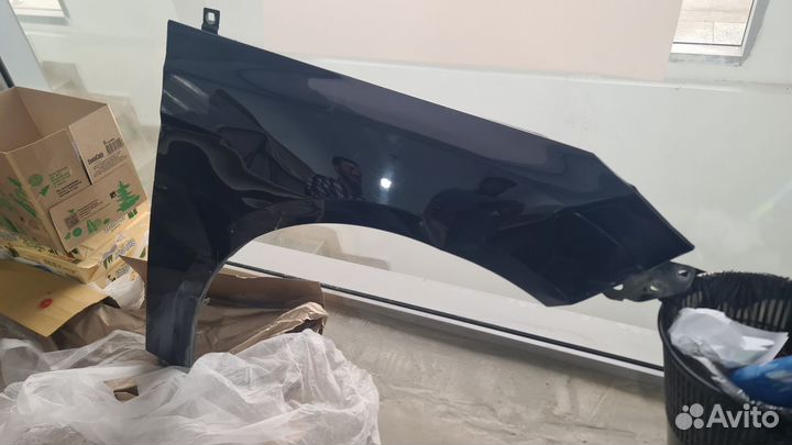 Оригинальное Переднее правое крыло Ford 3 битое