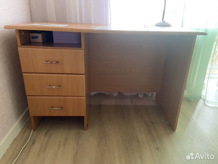 Письменный стол