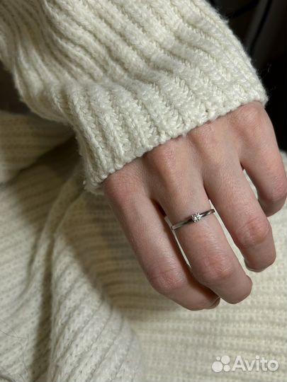 Кольцо с бриллиантом