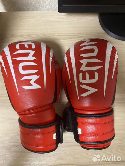 Боксерские перчатки