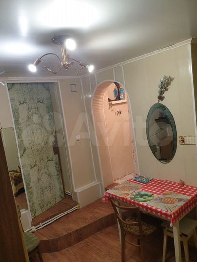 Комната 15 м² в 9-к., 1/3 эт.