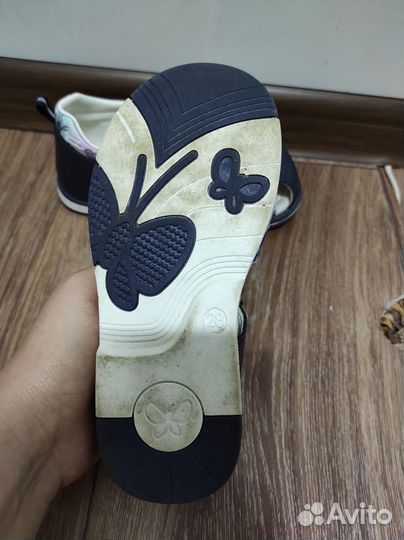 Сандалии новые 28