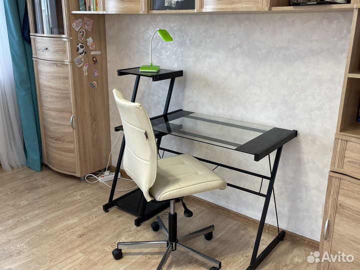 Стол компьютерный стеклянный