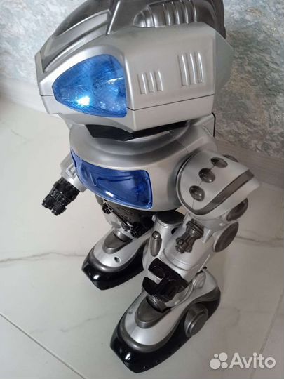 Робот итерактивная игрушка