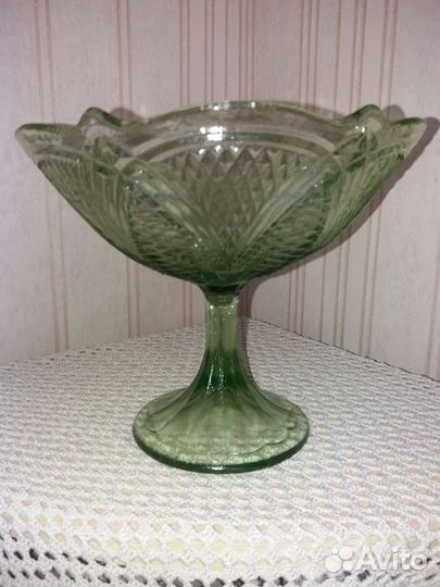 Ваза для фруктов на ножке цветное стекло СССР