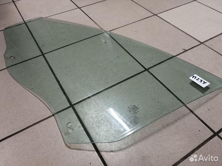 Стекло передней двери Джили Эмгранд