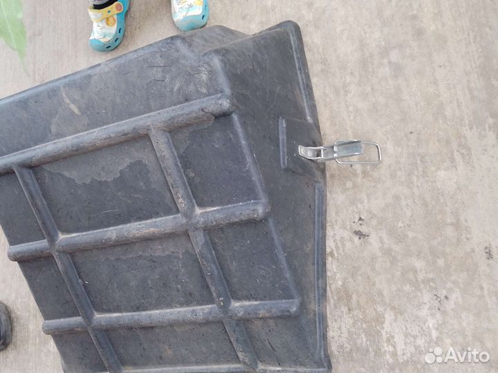 Крышка на аккумуляторы камаза