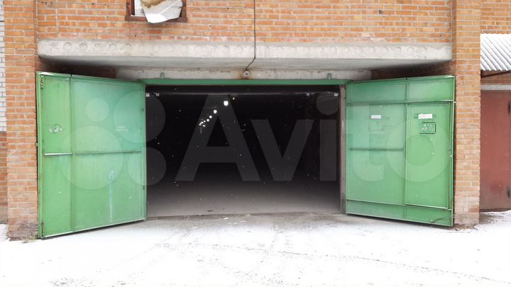 Гараж, > 30 м²