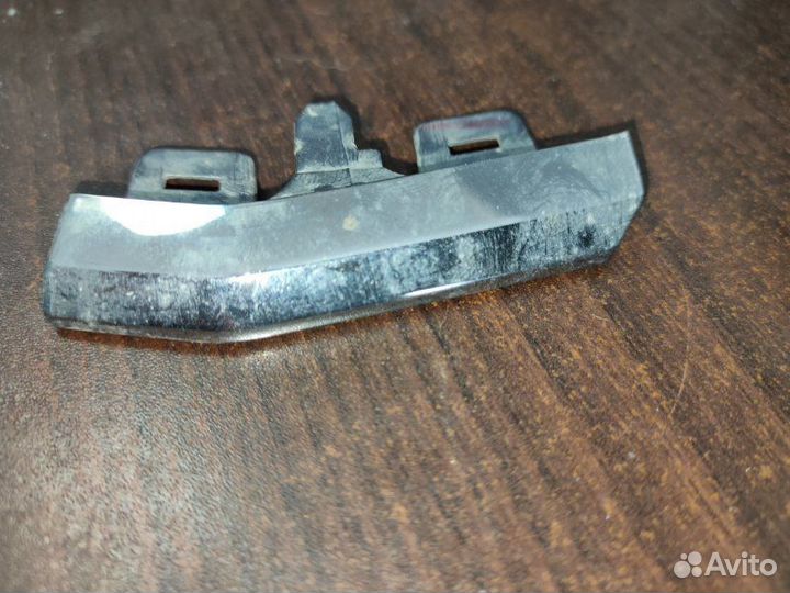 Молдинг решетки радиатора правый Toyota Land