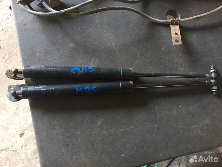 Упоры крышки багажника паджеро спорт 1