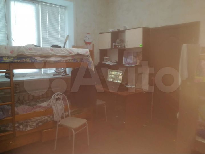 Комната 27 м² в 4-к., 4/4 эт.