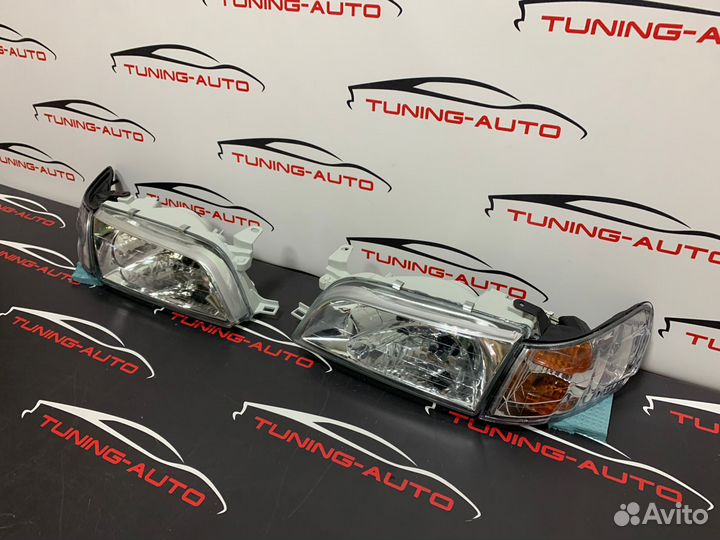Фары Toyota Corolla (E100) 1991-2002 год (комплект, cветлые)