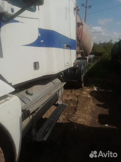 Freightliner Columbia, 2004