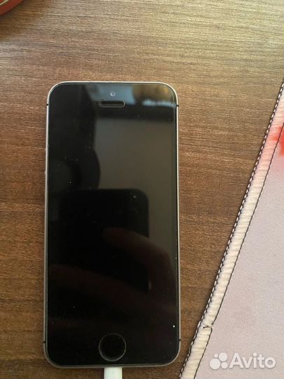 iPhone SE, 32 ГБ