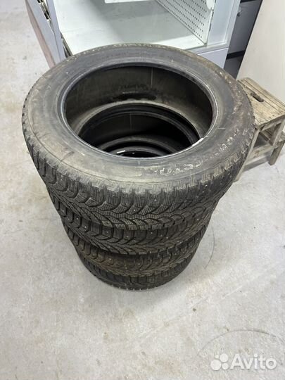 Bridgestone Blizzak Spike-01 225/60 R18 104T